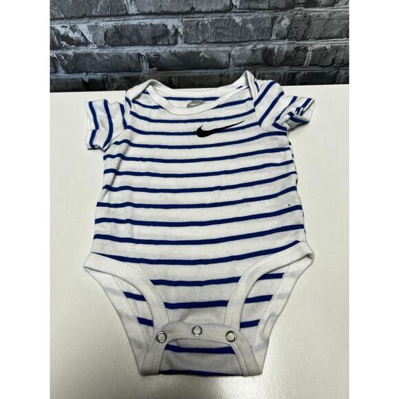 Nike‎ onesie - Picture 1 of 6